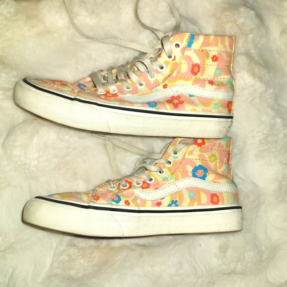 Vibrant Pink and Yellow Sneakers for Casual Wear - Picture 2 of 7